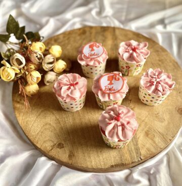 Eggless vanilla cupcakes